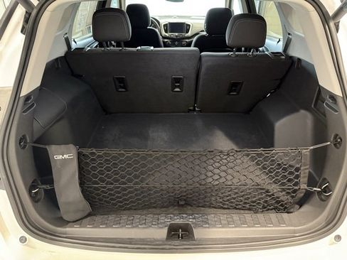 Used 2023 GMC Terrain SLE w/ Driver Convenience Package image 8