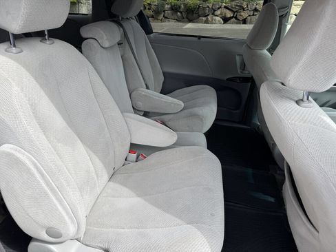 Used 2013 Toyota Sienna LE w/ Towing Pkg FWD image 20