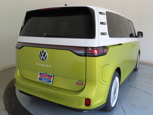 New 2025 Volkswagen ID. Buzz 1st Edition image 4