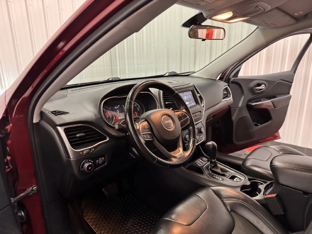 Used 2019 Jeep Cherokee Latitude Plus FWD image 38