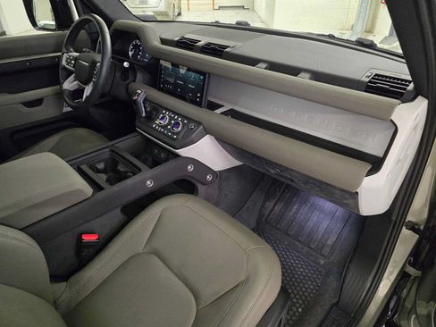 Used 2023 Land Rover Defender 110 SE AWD/4WD image 10
