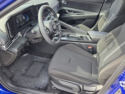 Used 2025 Hyundai Elantra SE FWD image 10