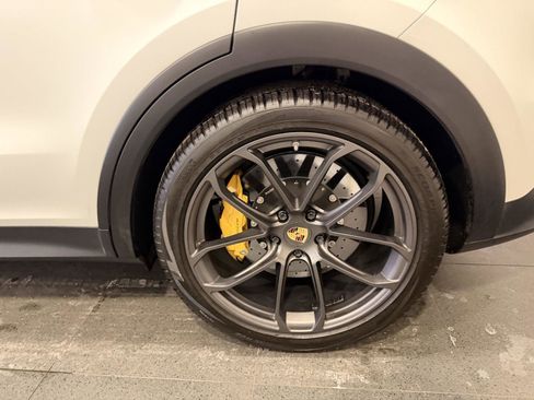 Used 2022 Porsche Cayenne Turbo GT image 10