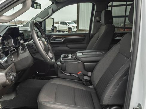 Used 2025 Chevrolet Silverado 2500 LT w/ Convenience Package image 8