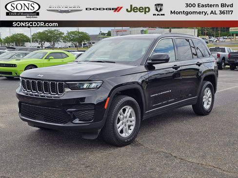 Used 2024 Jeep Grand Cherokee Laredo RWD image 1