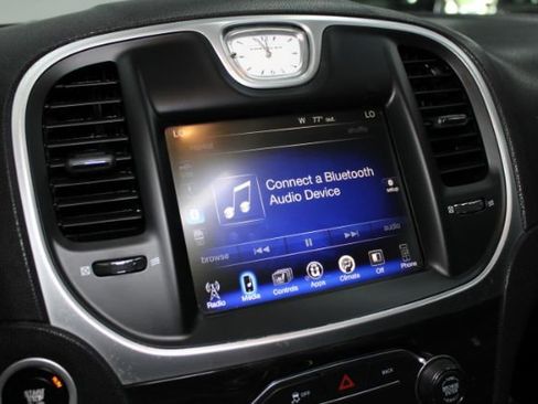 Used 2016 Chrysler 300 Limited image 17