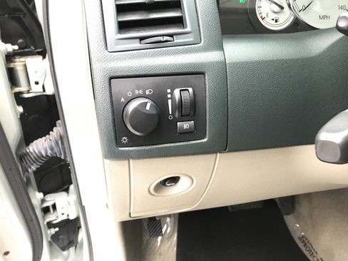 Used 2006 Chrysler 300 Touring RWD image 4