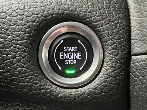 Used 2022 GMC Yukon XL Denali AWD/4WD image 30