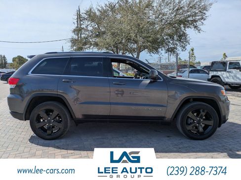 Used 2017 Jeep Grand Cherokee Laredo w/ Quick Order Package 23E image 2