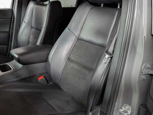 Used 2019 Jeep Grand Cherokee Altitude image 17