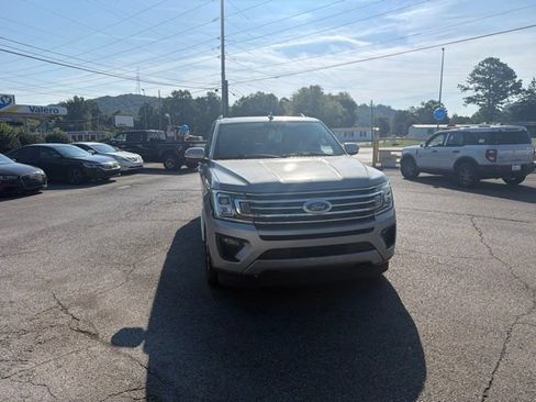 Used 2020 Ford Expedition XLT w/ Equipment Group 202A AWD/4WD image 5