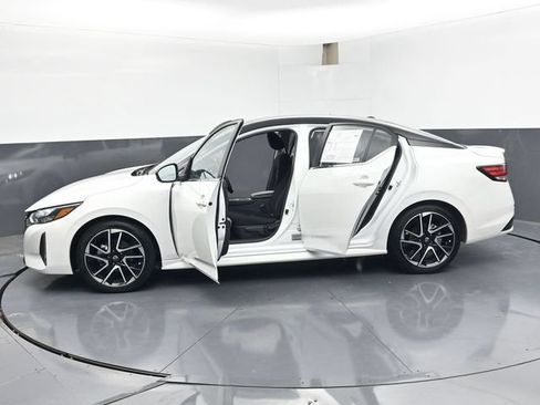Used 2025 Nissan Sentra SR FWD image 49