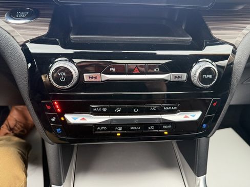 Used 2022 Ford Explorer Limited w/ Equipment Group 301A image 28