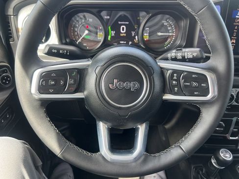 Used 2025 Jeep Wrangler Unlimited Sahara AWD/4WD image 57