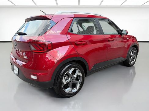 Used 2024 Hyundai Venue SEL FWD image 7