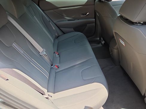 Used 2025 Hyundai Elantra Hybrid w/ Cargo Package FWD image 13