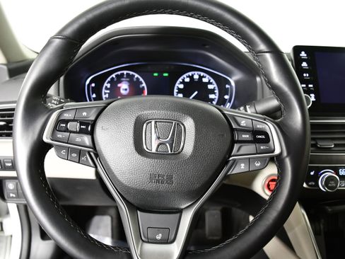 Used 2018 Honda Accord Touring image 19