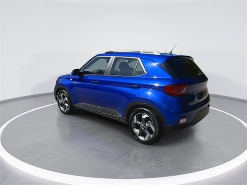 Used 2024 Hyundai Venue Limited image 6
