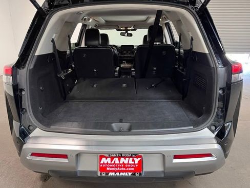 Used 2022 Nissan Pathfinder SL w/ SL Premium Package image 16