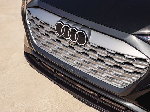 Used 2024 Audi Q8 e-tron Premium AWD/4WD image 8
