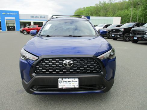 Used 2024 Toyota Corolla Cross LE AWD/4WD image 2