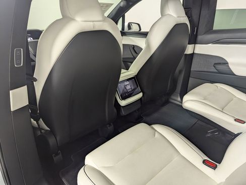 Used 2022 Tesla Model X Plaid image 31