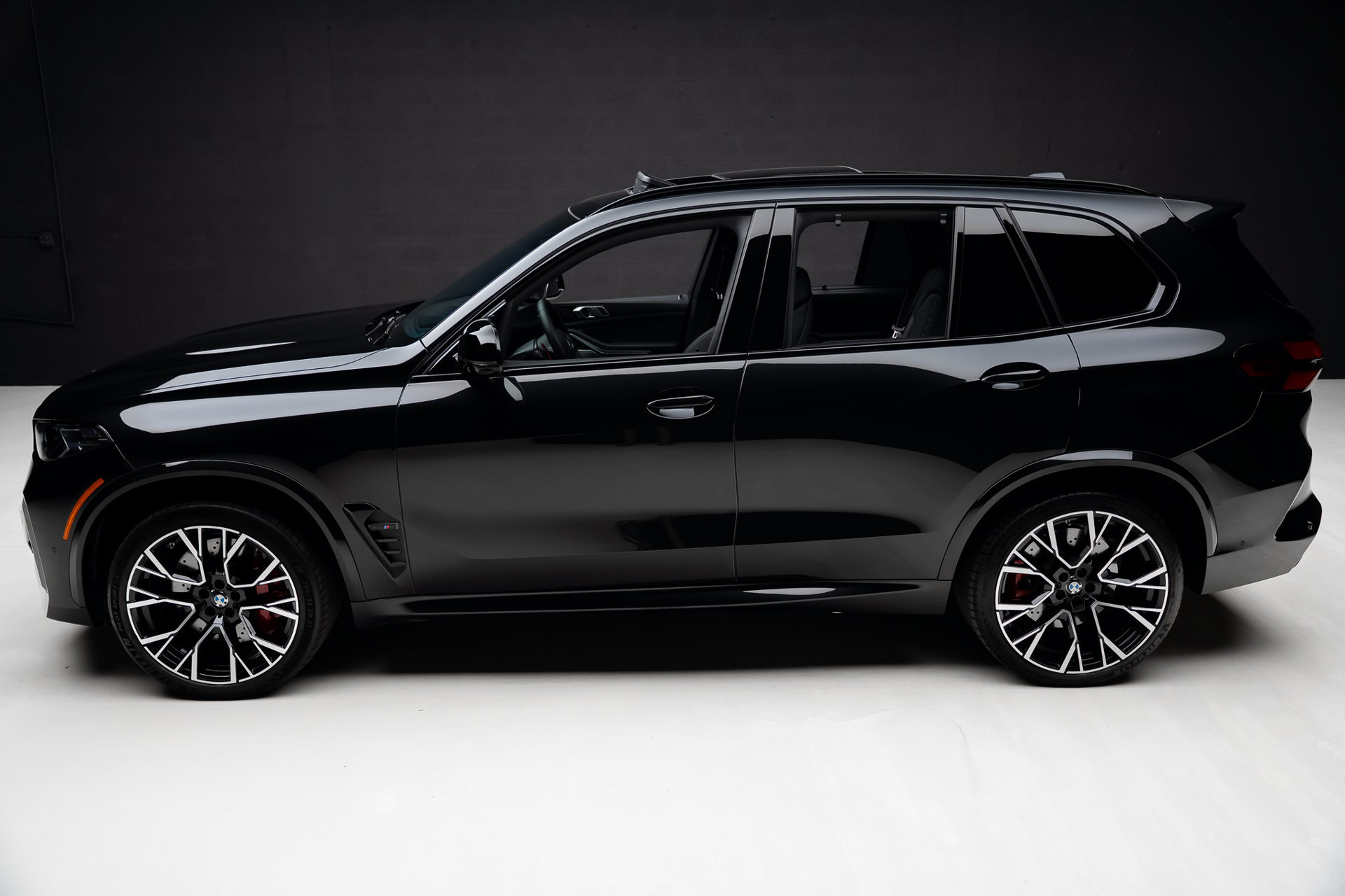 Used 2024 BMW X5 M Competition w/ Executive Package AWD/4WD image 17