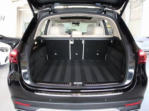 Used 2024 Mercedes-Benz GLE 450e 4MATIC w/ Warmth & Comfort Package image 31