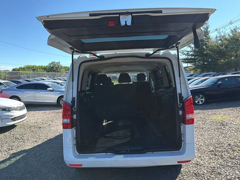 Used 2017 Mercedes-Benz Metris Passenger w/ Appearance Package image 23