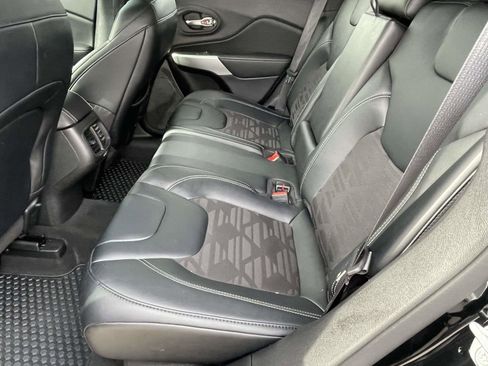Used 2022 Jeep Cherokee Latitude AWD/4WD image 10