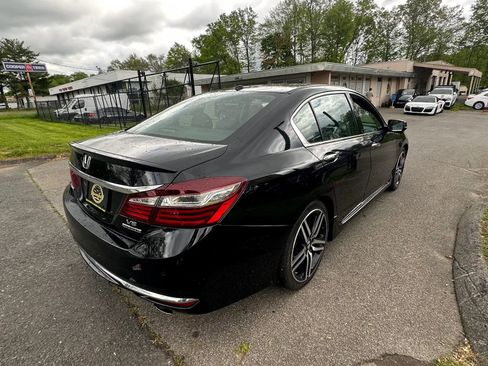Used 2017 Honda Accord Touring image 5