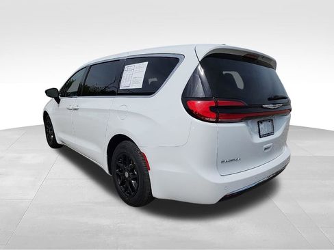 Used 2024 Chrysler Pacifica Touring-L FWD image 7