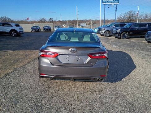 Used 2024 Toyota Camry SE image 6