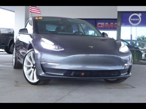 Used 2018 Tesla Model 3 Mid Range RWD image 1
