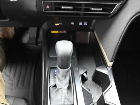 Used 2025 Toyota Camry LE w/ Convenience Package FWD image 15