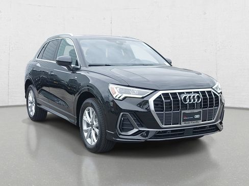 Certified 2025 Audi Q3 2.0T Premium w/ Convenience Package AWD/4WD image 3