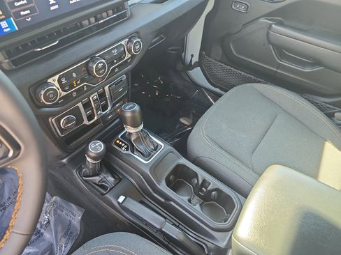 Used 2024 Jeep Wrangler Sport S image 27