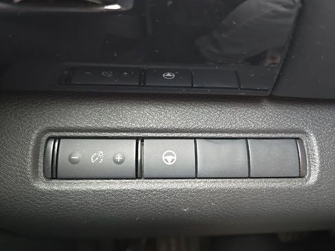 Used 2024 Nissan Pathfinder SV AWD/4WD image 19