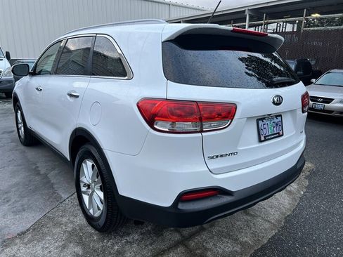 Used 2016 Kia Sorento LX AWD/4WD image 3