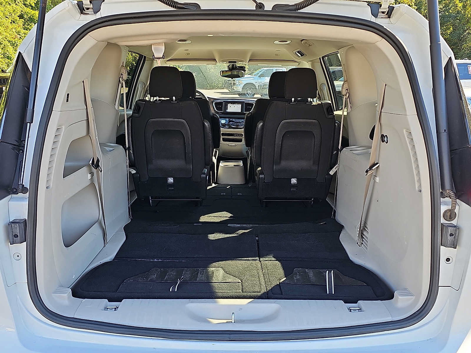 Used 2024 Chrysler Voyager LX FWD image 30