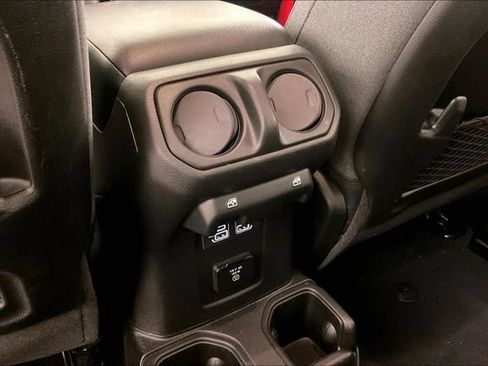 Used 2025 Jeep Wrangler Unlimited Rubicon w/ Convenience Group AWD/4WD image 9