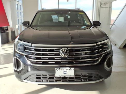 Used 2025 Volkswagen Atlas SEL image 2