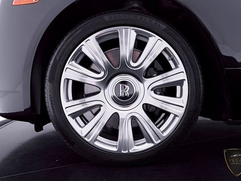 Used 2019 Rolls-Royce Dawn RWD image 3