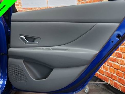 Used 2023 Hyundai Elantra SEL w/ Convenience Package image 46