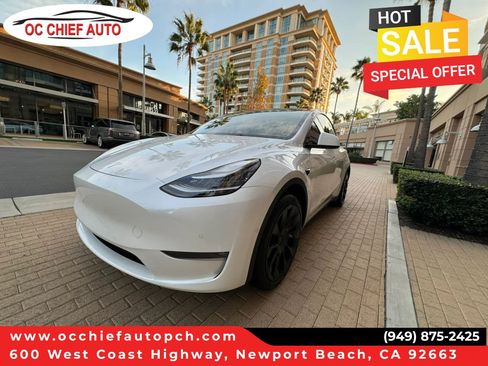 Used 2024 Tesla Model Y Long Range AWD/4WD image 1