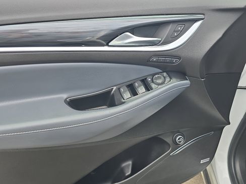 Used 2024 Buick Enclave Premium image 13