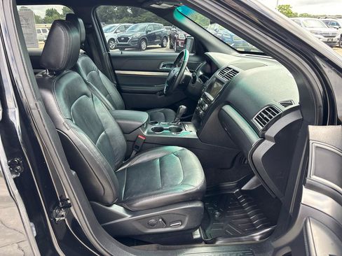 Used 2018 Ford Explorer XLT w/ Equipment Group 202A FWD image 25