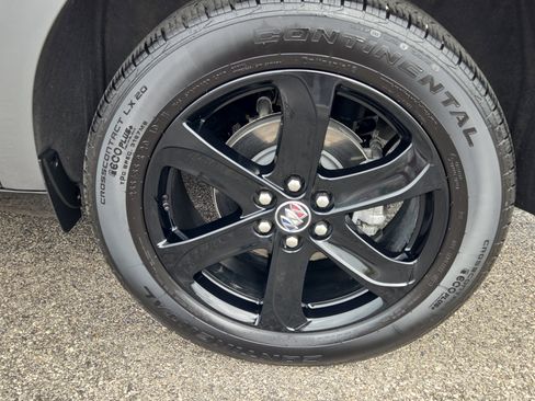 Used 2024 Buick Enclave Essence w/ Sport Touring Edition image 9