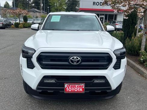 Certified 2025 Toyota Tacoma SR5 AWD/4WD image 5