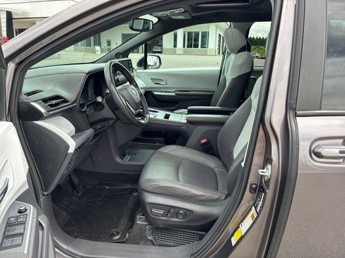 Used 2022 Toyota Sienna XSE w/ XSE Plus Package AWD/4WD image 16